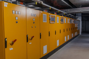 Schaltschränke in einem Gebäude im Quartier Potsdamer Platz